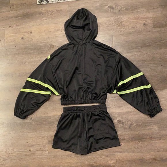 NWT FashionNova Off Duty Vibes Short/Jacket Set - Picture 3 of 3